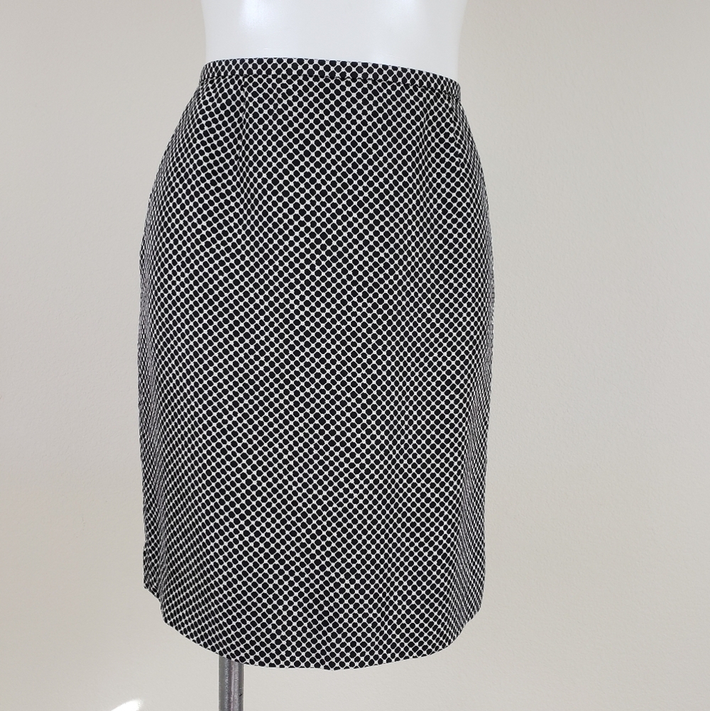 𝅺Ann Taylor Black/White Silk Pencil Skirt, Size 8P
